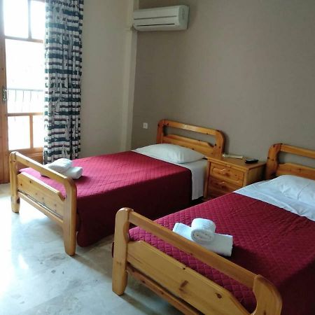 Orelia Pension Толон Екстериор снимка