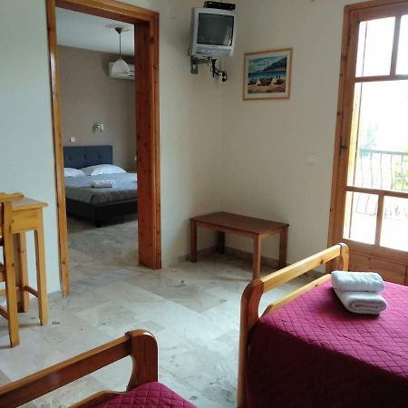 Orelia Pension Толон Екстериор снимка