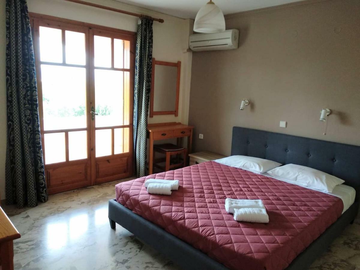 Orelia Pension Толон Екстериор снимка