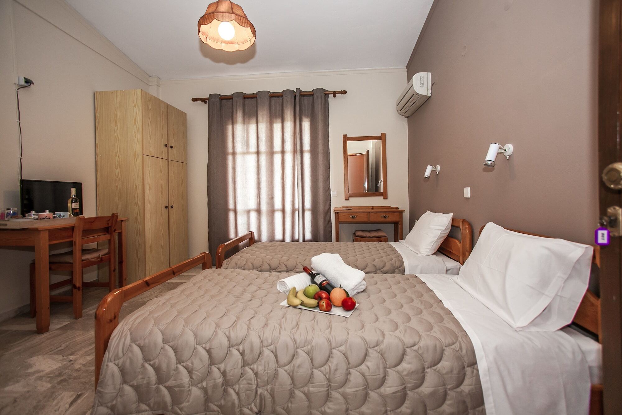 Orelia Pension Толон Екстериор снимка